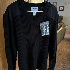 Galls commando V-neck acrylic sweater